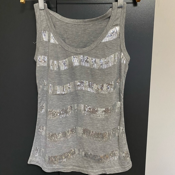 $8 3 dark tops - Picture 4 of 4